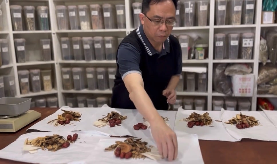 Chinese Herbal Medicine 3 Chinese raw herbs dispensary at Coburg acupuncture clinic