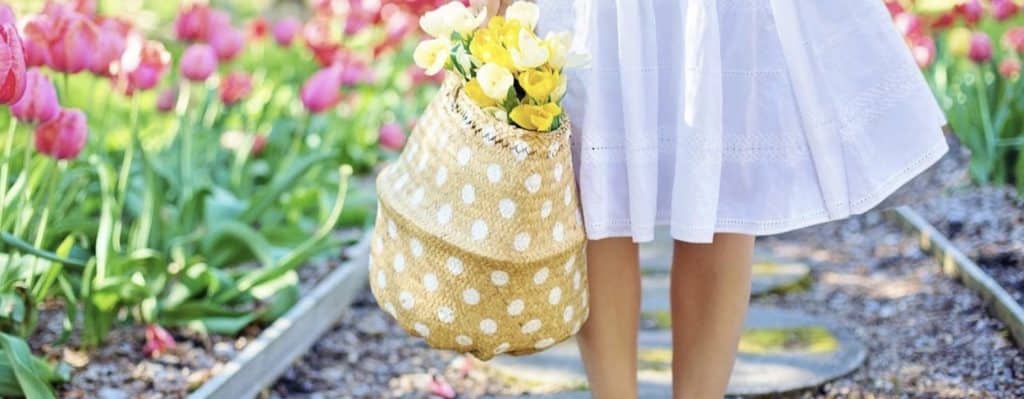 Chinese Medicine Tips for Spring in Melbourne 1 Woman with flowers in gardens in spring season